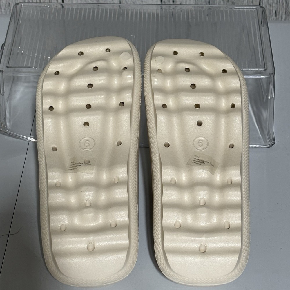 Bebe Women Malaga Pool Slider Bone 3D Logo Size 6 Open Toe Sandals - Picture 4 of 13